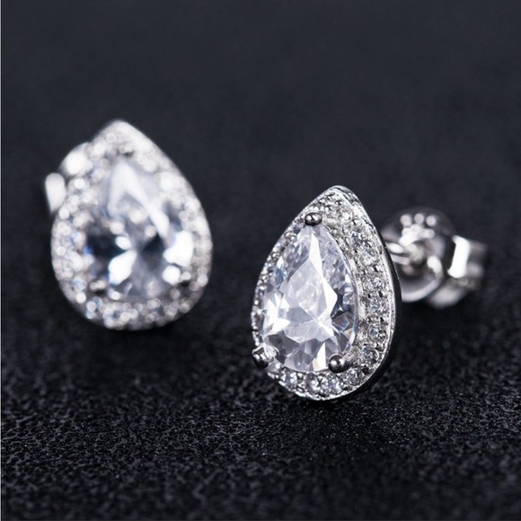 New Delicate Water Drop Diamond Beautiful Pear Stud Earrings for Women - Picture 7 of 8
